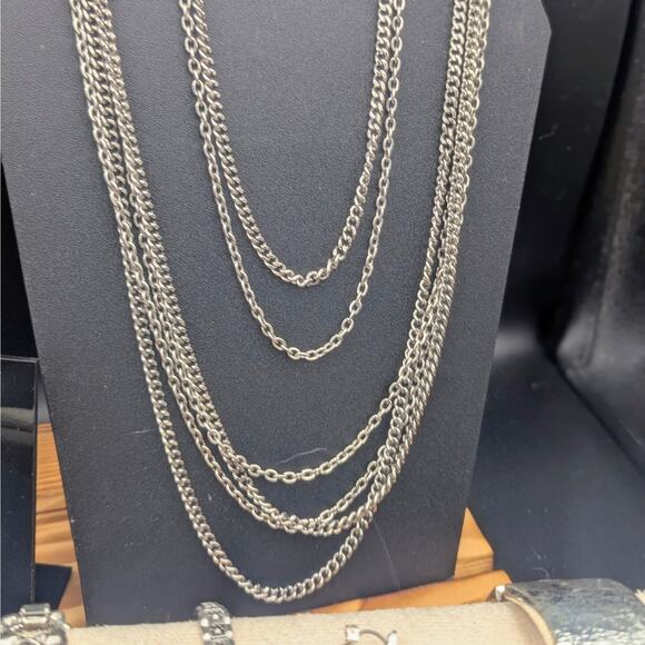 Moonlit Metallics – 12-Piece Silver Shine Jewelry & Purse Curated Set - Picture 5 of 8